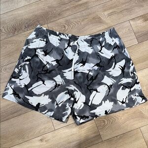 Excellent condition! Nike Men's Black and White Camouflage Shorts